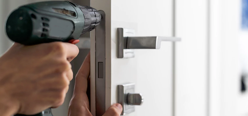 Locksmith For Lock Replacement Near Me in East La Mirada, CA