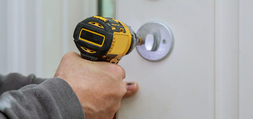 Street Locksmith For Smart Lock Repair in East La Mirada, CA